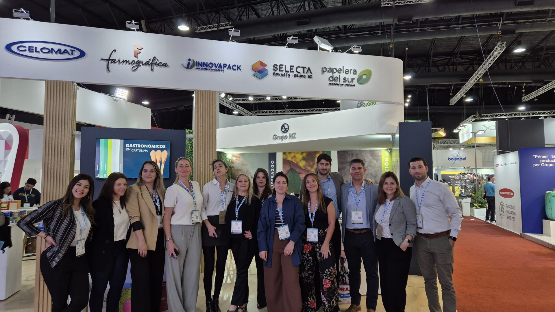Vendedores de Interpack, Celomat y Papelera del Sur en el stande Grupo HZ en la Expo Envase 2025